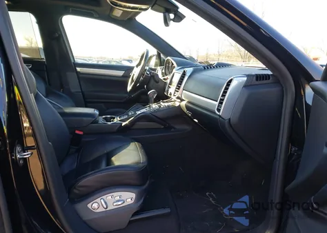 2015 Porsche Cayenne Turbo z USA, uszkodzony, nr VIN WP1AC2A25FLA80618